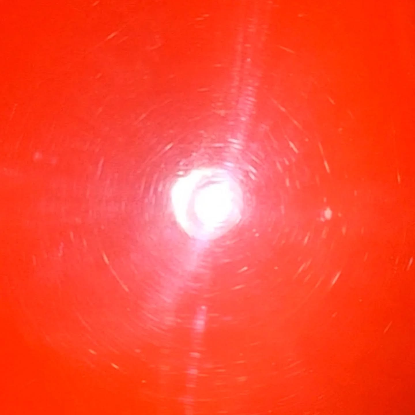 Workshop Detailing: Zaterdag 21 juni 2025

Tijdens "Workshop Detailing" leer je pas écht een auto te behandelen en verzorgen. Als je daarna geen tijd vrij weet te maken dat zelf te doen, leer je in ieder geval wat je precies mag verwachten van iemand die het uitvoert. Laten we wel wezen, de ene polijster is de andere niet. Het kán heel netjes, maar vaak word ik gevraagd de schade die anderen hebben aangericht te herstellen. Na zo’n workshop blijken deelnemers veelal, zo zeggen ze zelf, aangestoken door het passie voor glansvirus. Heel belangrijk is zonder angst voor lakschade een auto te kunnen polijsten.

In het introductiegesprek vraag ik naar ervaring en wat men wilt leren. Uiteraard staat materiaal tijdens de workshop gratis ter beschikking.

Wist je dat…

Poetsen bestaat uit wassen (reiniging) én kleien (dieptereiniging)?

Polijsten schadeherstel is (verwijdering van swirls, hologrammen, waas, ingebrande vlekken, verkleuring)?

Bescherming dan (voeding en/of wax of glascoating) slechts opbrengen en afnemen is?

Prijs: € 40,- p.p. (max 8 personen)
Locatie: Passie voor Glans, Installatieweg 4, 8263 BS Kampen

Deelname? Graag NAW-gegevens via info@passievoorglans.nl

www.passievoorglans.nl/workshops/